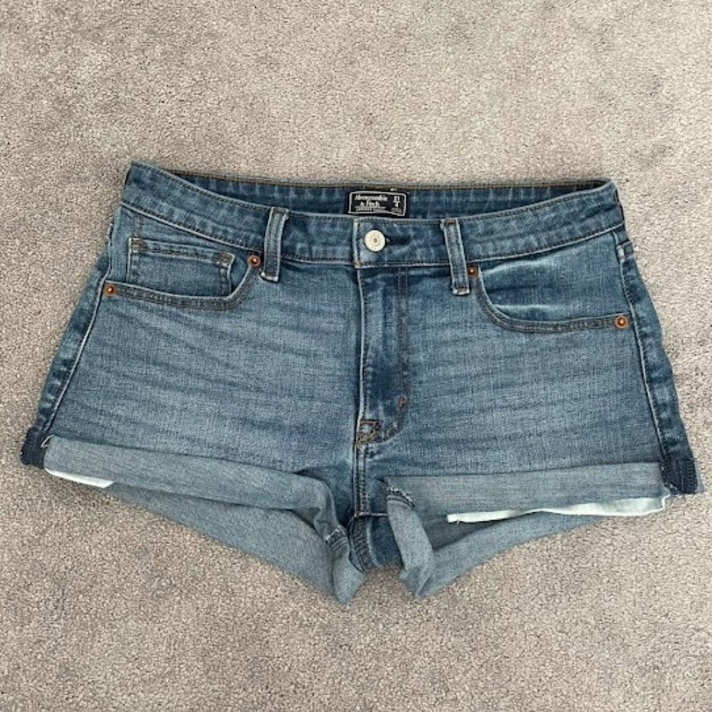 Abercrombie and Fitch Low Rise Short Size 27/4